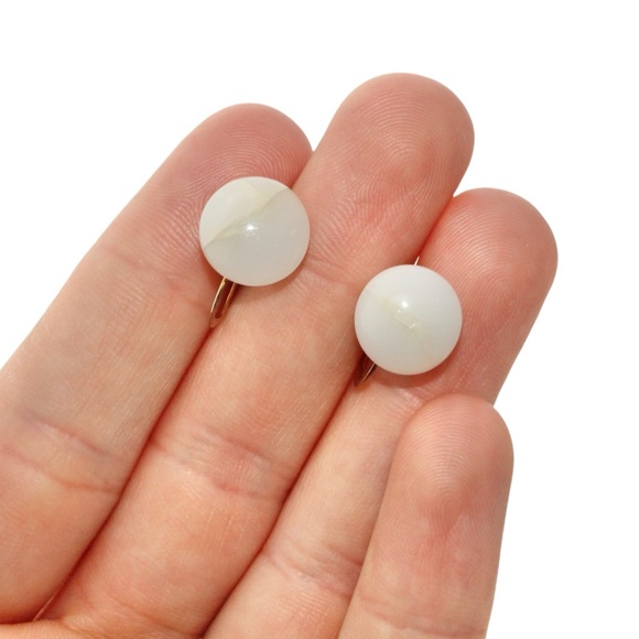 Vintage 10K Gold White Marbled Glass Screw Back Earrings Round Button Estate - Picture 3 of 4